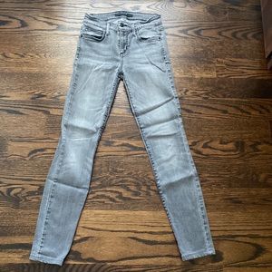 Women’s gray wash skinny jeans